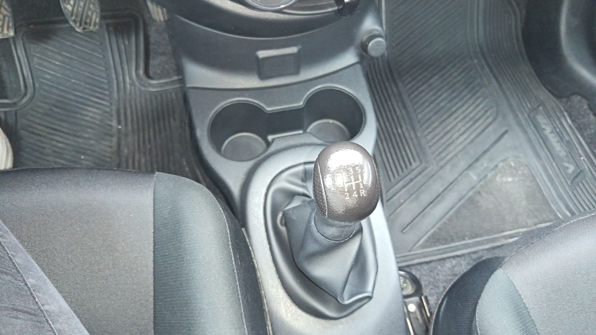 2023 Nissan V-Drive 4p L4/1.6 Man Audio