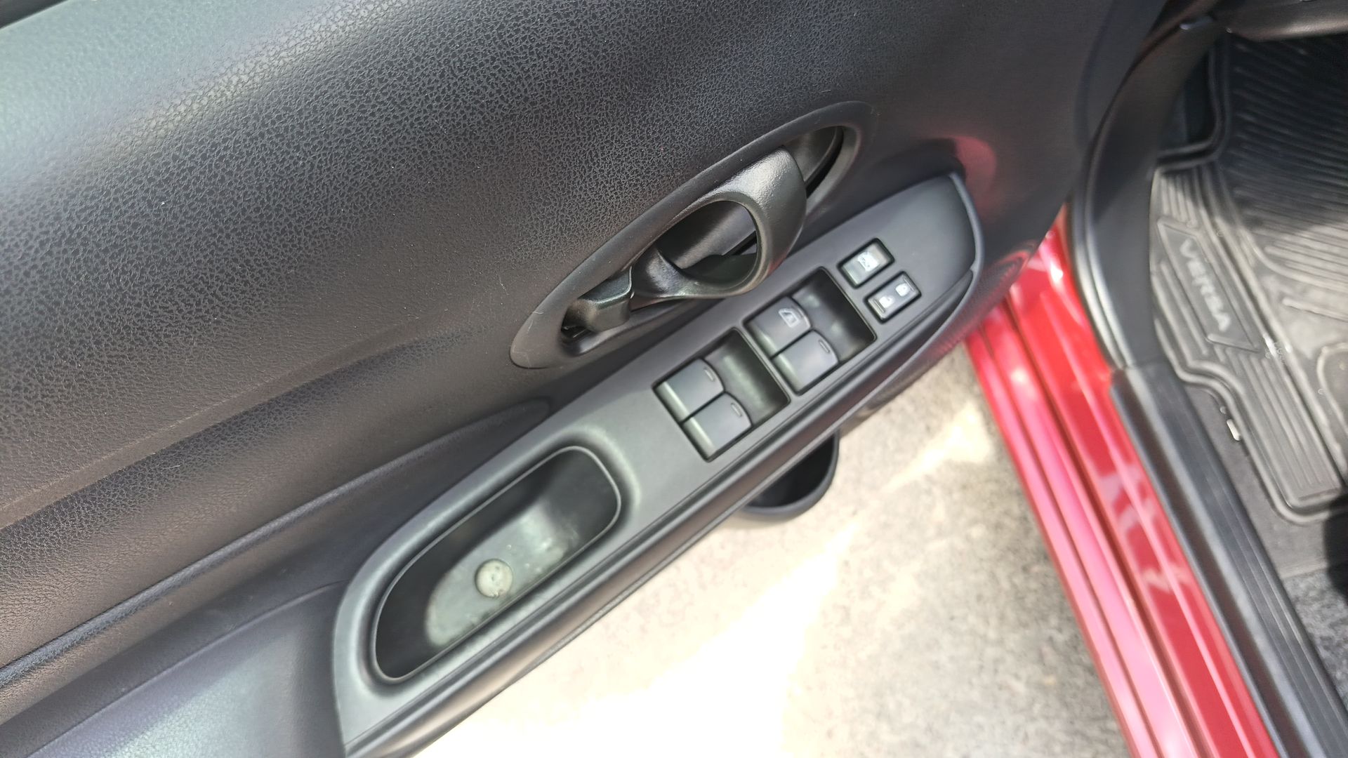 2024 Nissan V-Drive 4p L4/1.6 Man Audio