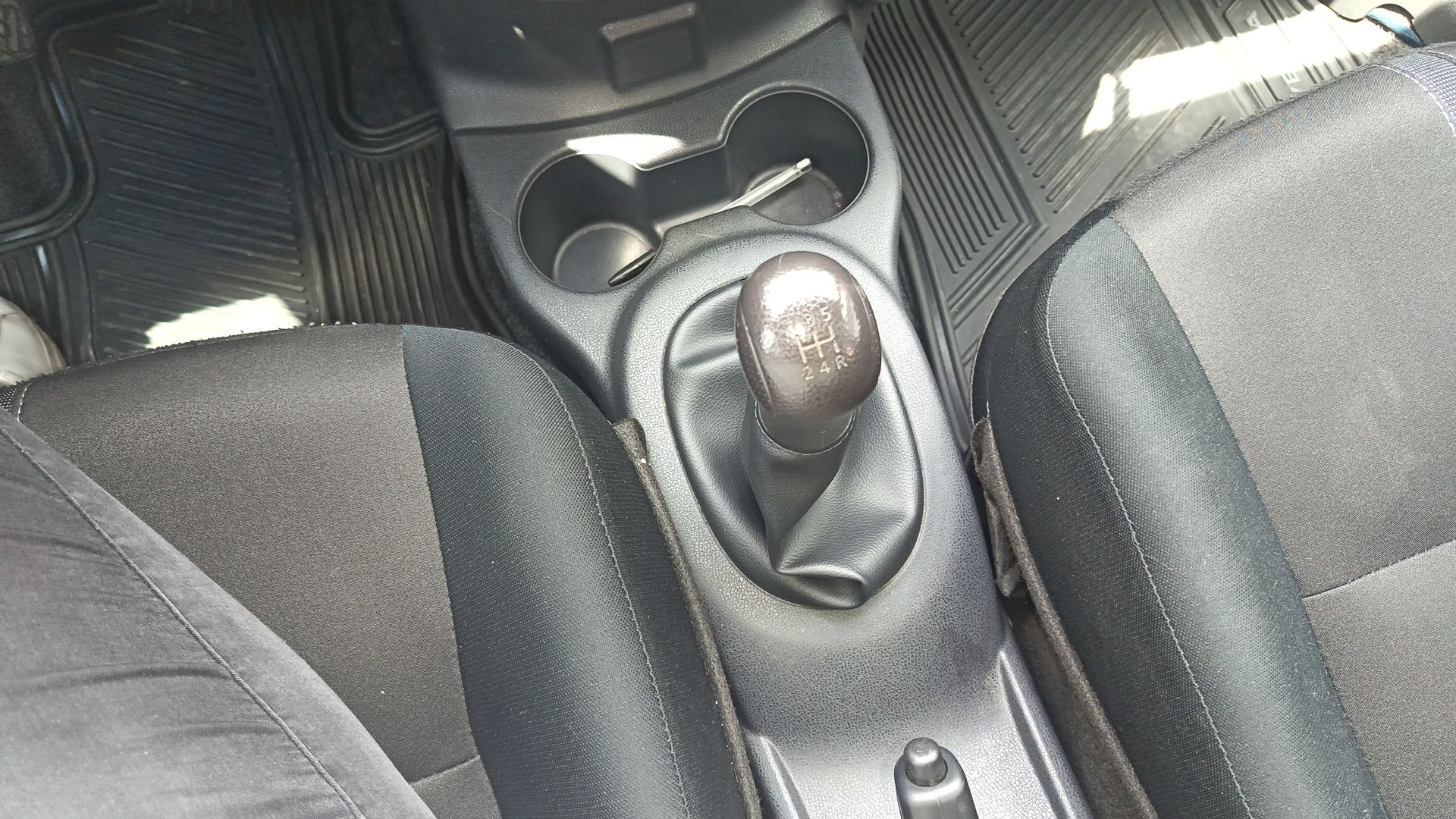 2024 Nissan V-Drive 4p L4/1.6 Man Audio