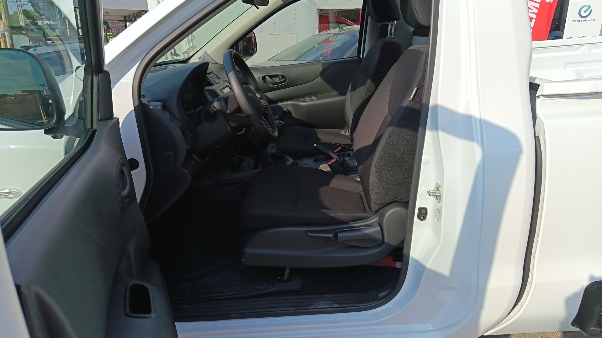 2026 Nissan Pick Up NP300 2p L4/2.5 Man A/A