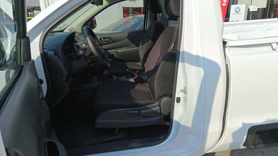 2026 Nissan Pick Up NP300 2p L4/2.5 Man A/A