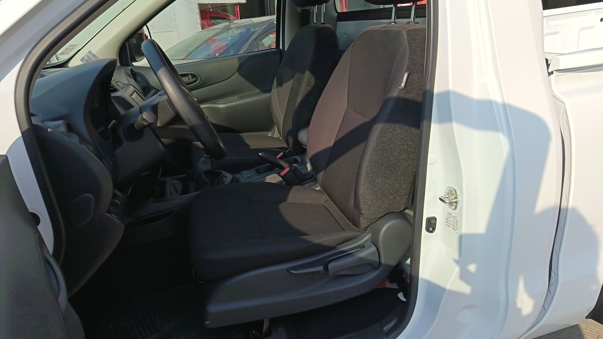 2026 Nissan Pick Up NP300 2p L4/2.5 Man A/A