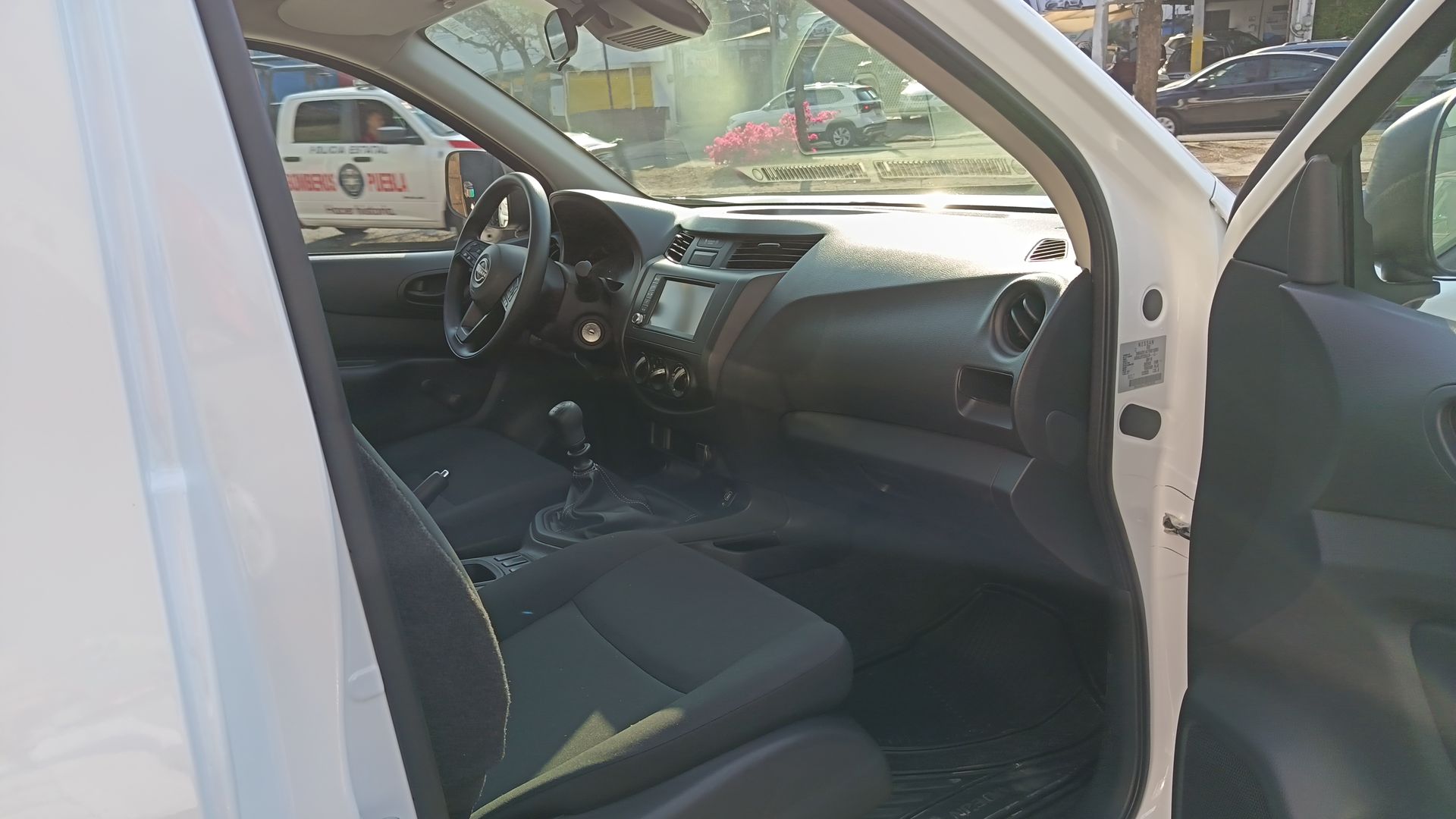 2026 Nissan Pick Up NP300 2p L4/2.5 Man A/A