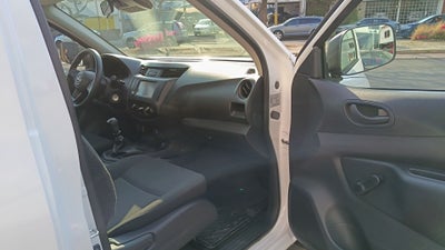 2026 Nissan Pick Up NP300 2p L4/2.5 Man A/A