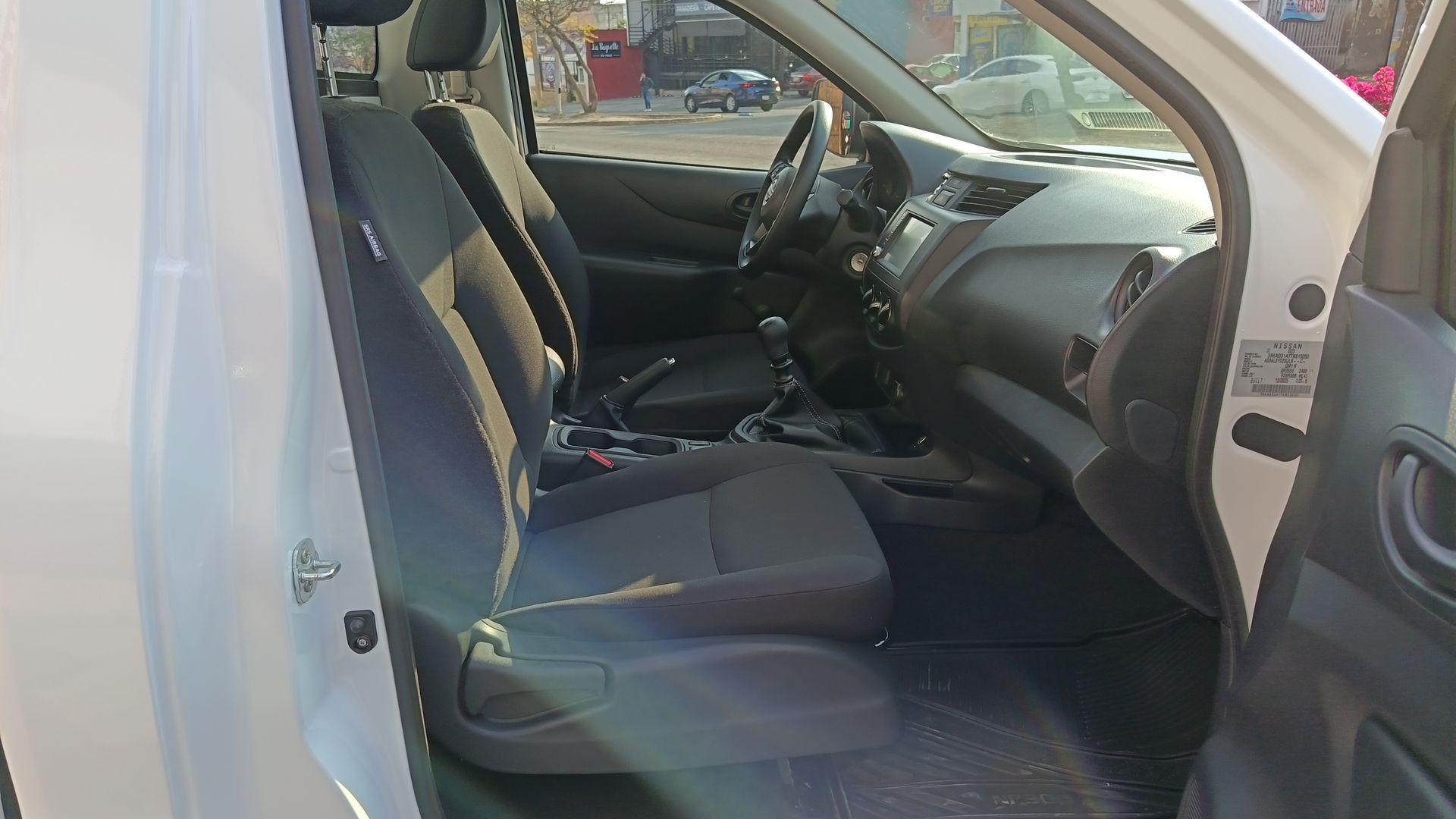 2026 Nissan Pick Up NP300 2p L4/2.5 Man A/A