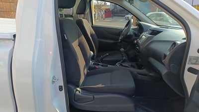 2026 Nissan Pick Up NP300 2p L4/2.5 Man A/A
