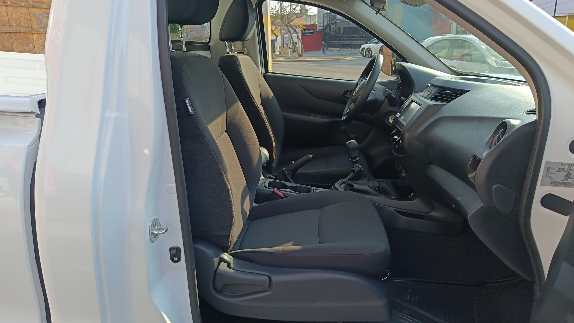 2026 Nissan Pick Up NP300 2p L4/2.5 Man A/A