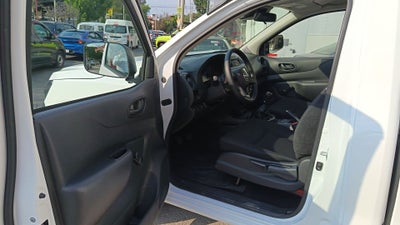 2026 Nissan Pick Up NP300 2p L4/2.5 Man A/A