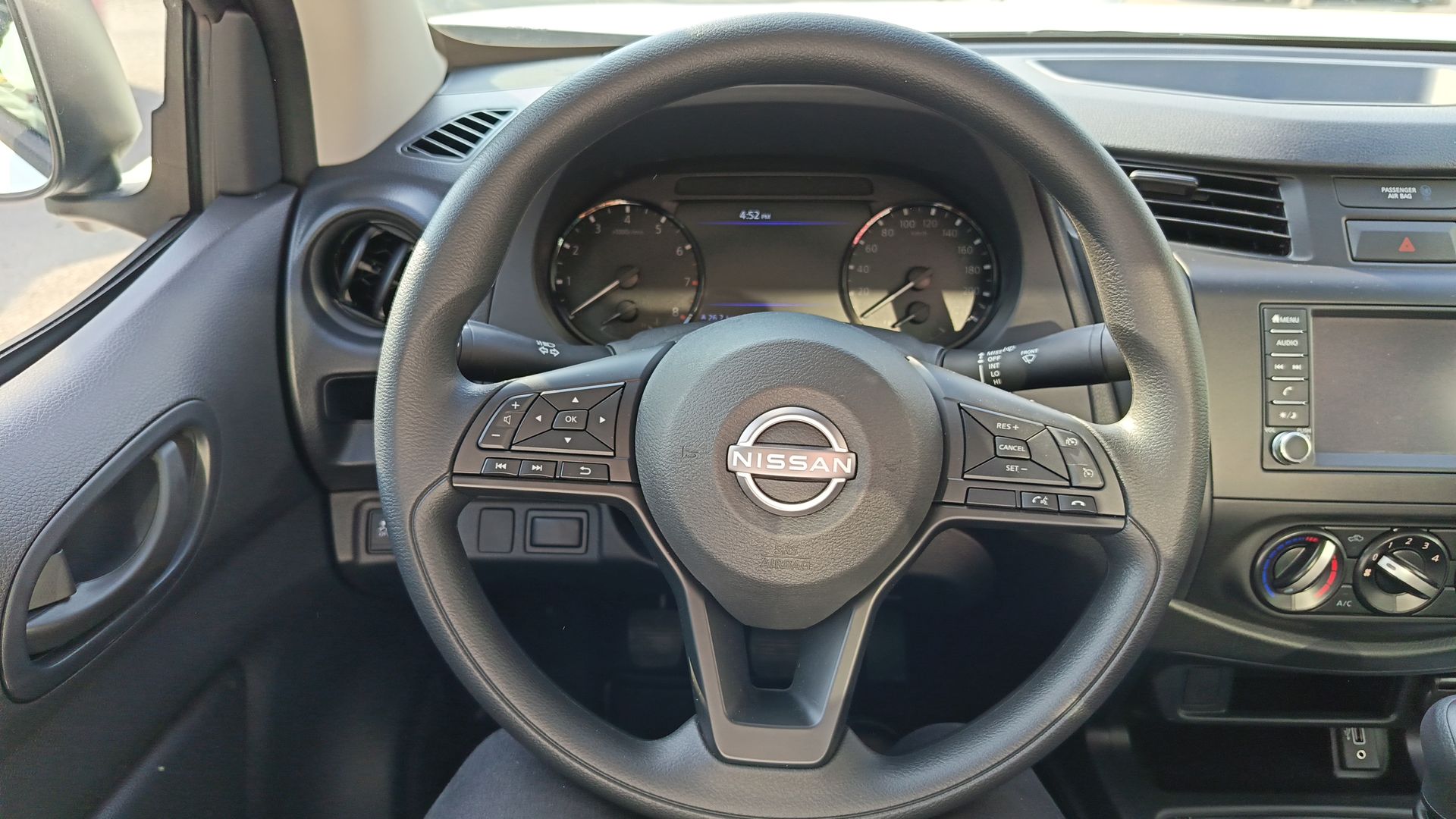 2026 Nissan Pick Up NP300 2p L4/2.5 Man A/A