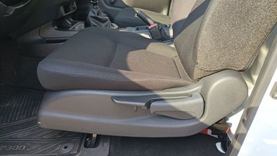 2026 Nissan Pick Up NP300 2p L4/2.5 Man A/A