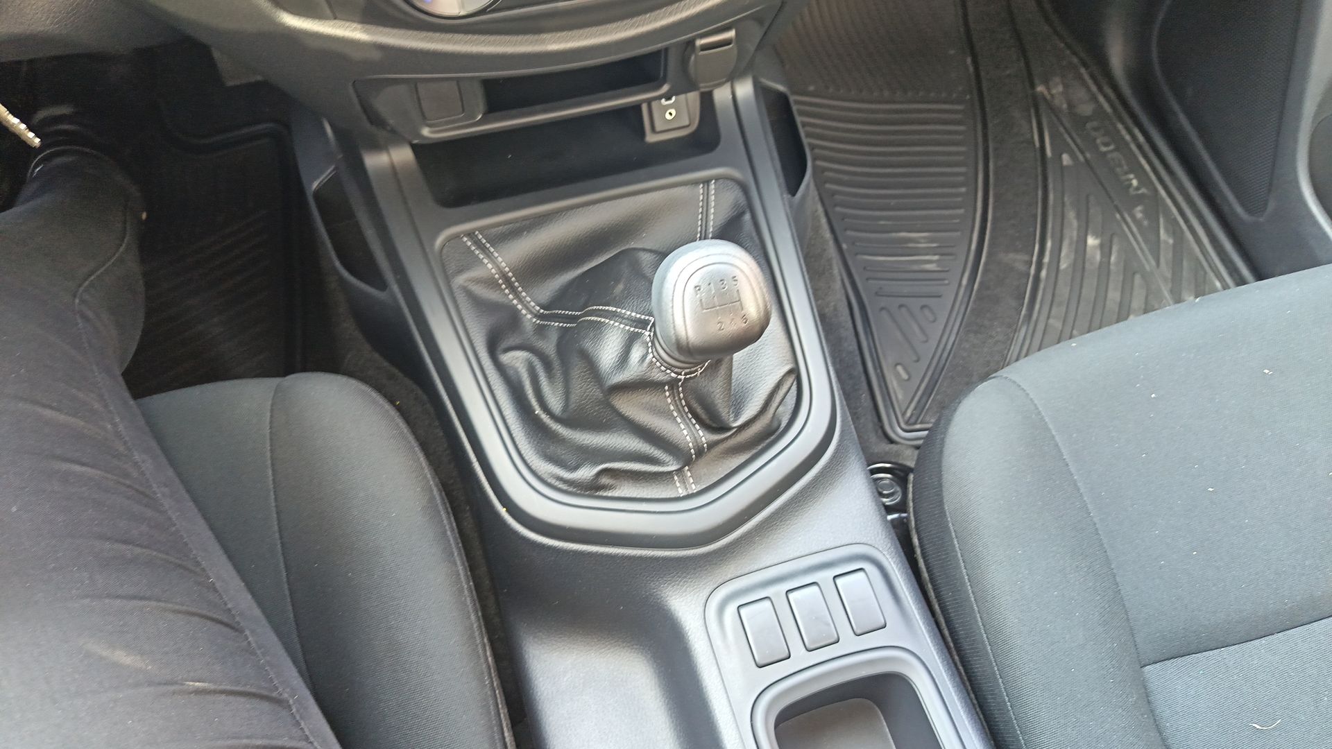 2026 Nissan Pick Up NP300 2p L4/2.5 Man A/A