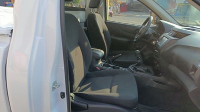 2026 Nissan Pick Up NP300 2p L4/2.5 Man A/A