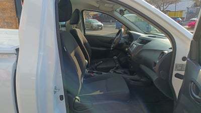 2026 Nissan Pick Up NP300 2p L4/2.5 Man A/A