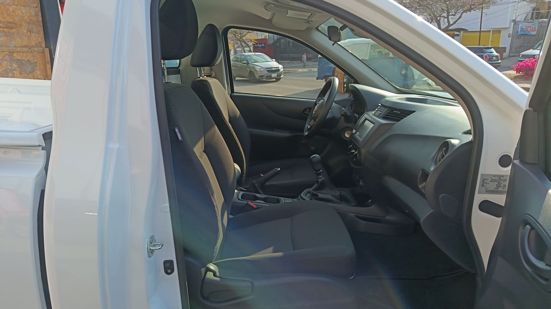 2026 Nissan Pick Up NP300 2p L4/2.5 Man A/A