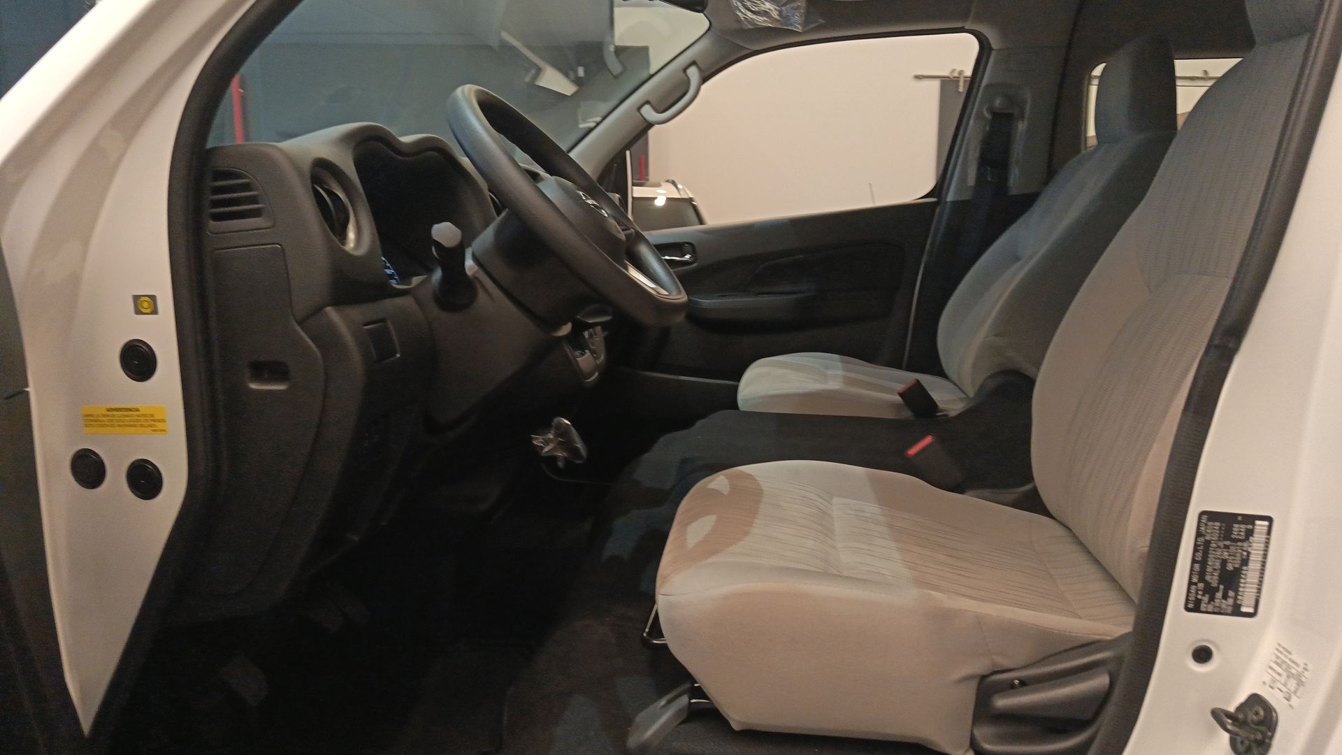 2026 Nissan Urvan URVAN PASAJEROS 4 PUERTAS 14 PAS AMPLIA TM 2.5 LTS
