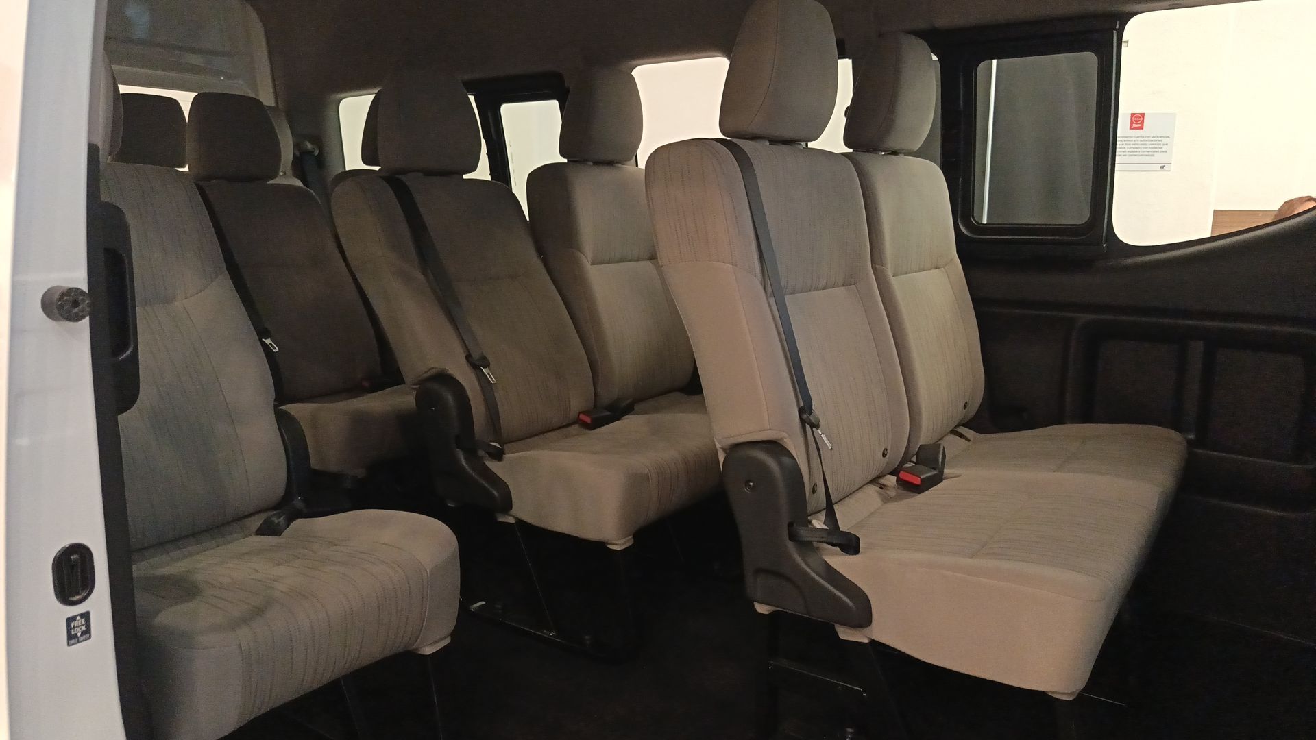 2026 Nissan Urvan URVAN PASAJEROS 4 PUERTAS 14 PAS AMPLIA TM 2.5 LTS