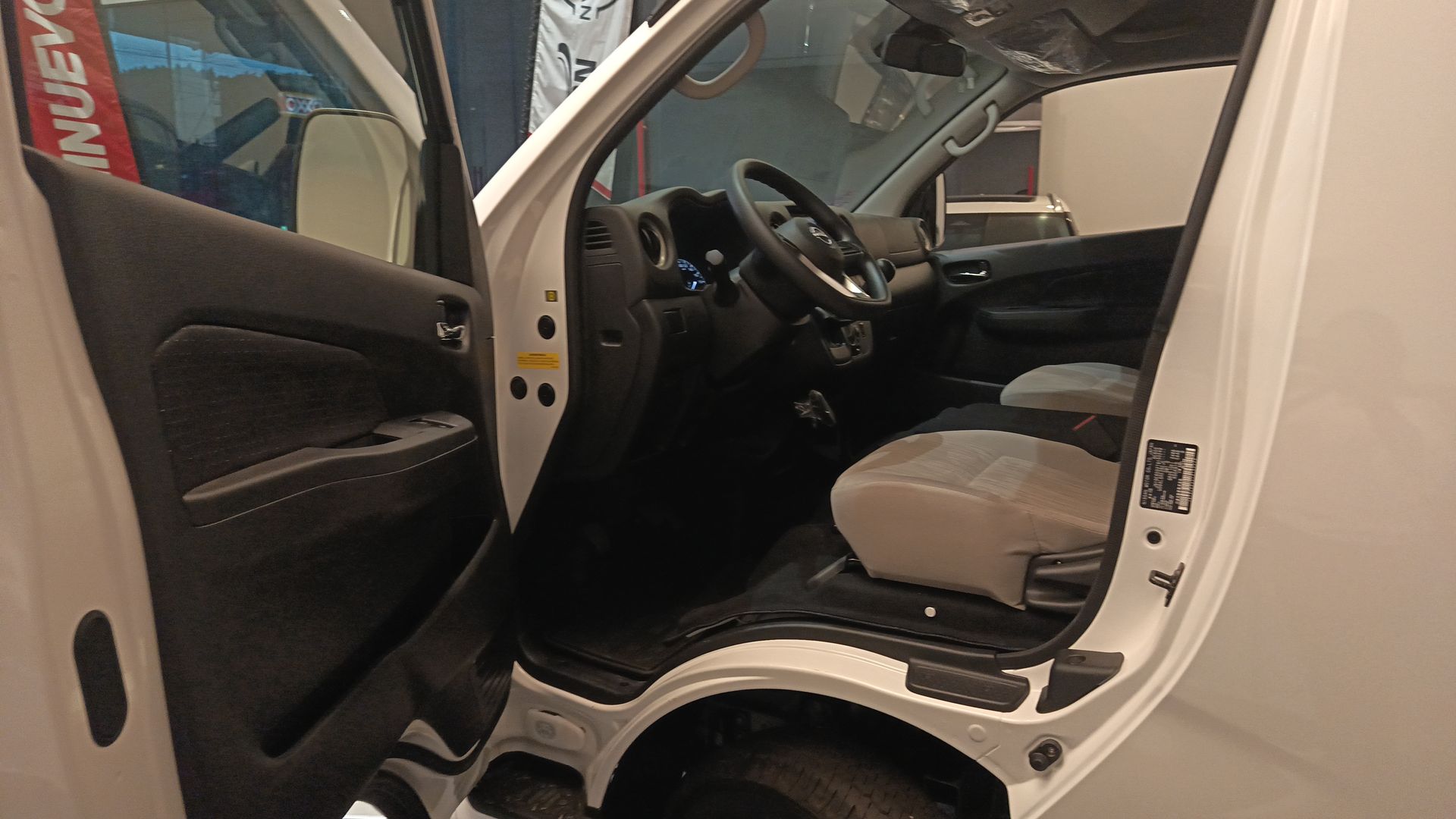 2026 Nissan Urvan URVAN PASAJEROS 4 PUERTAS 14 PAS AMPLIA TM 2.5 LTS