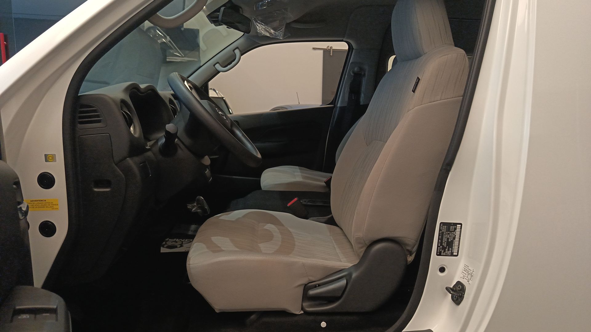 2026 Nissan Urvan URVAN PASAJEROS 4 PUERTAS 14 PAS AMPLIA TM 2.5 LTS