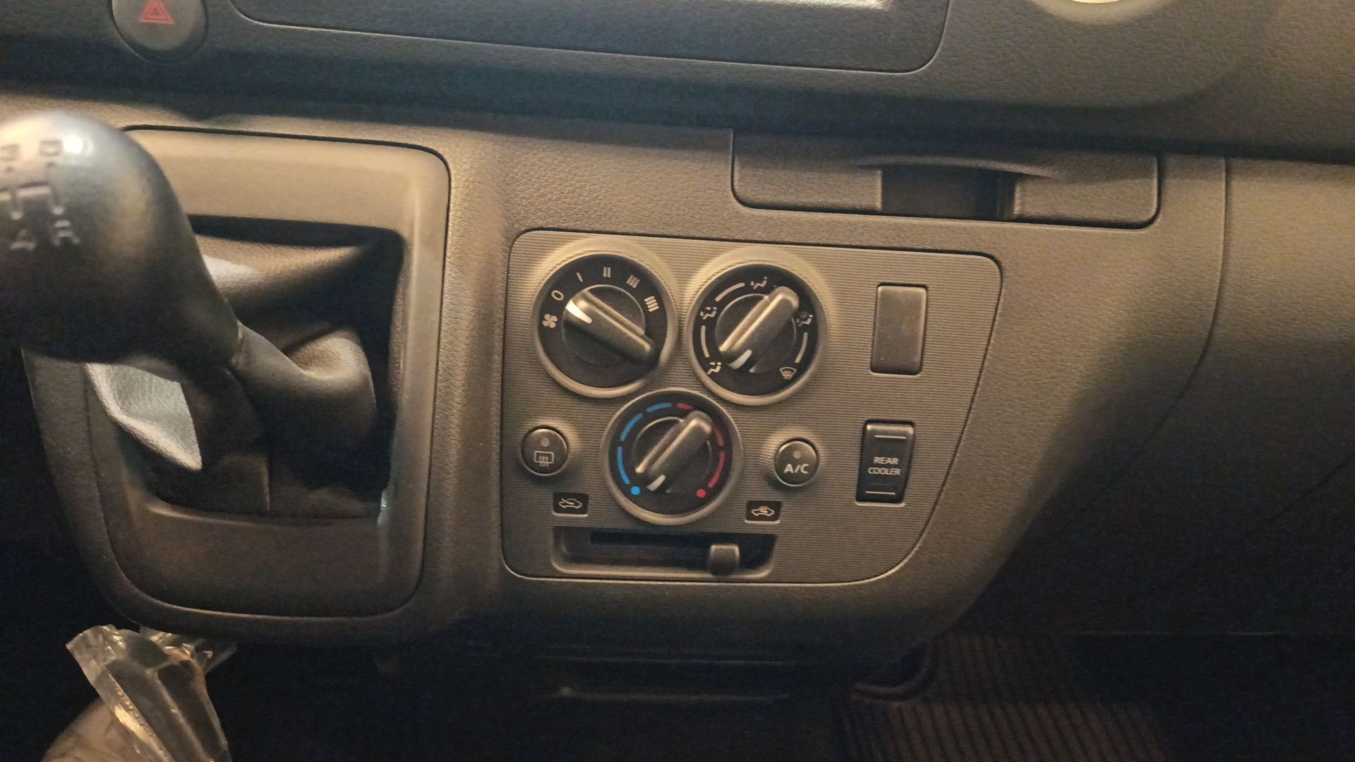 2026 Nissan Urvan URVAN PASAJEROS 4 PUERTAS 14 PAS AMPLIA TM 2.5 LTS
