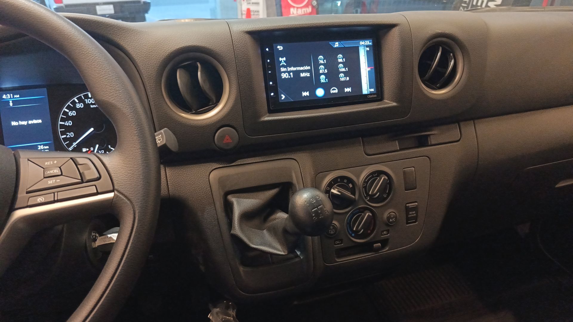 2026 Nissan Urvan URVAN PASAJEROS 4 PUERTAS 14 PAS AMPLIA TM 2.5 LTS