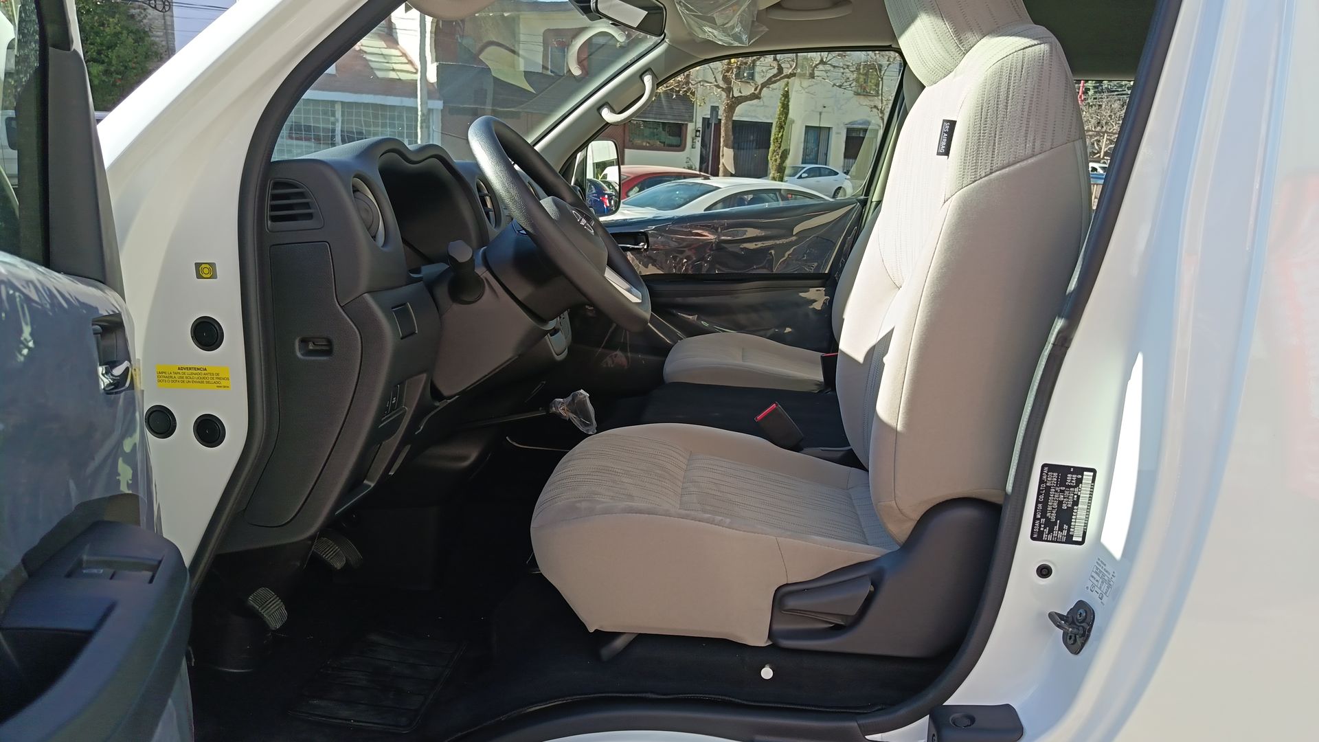 2025 Nissan Urvan 4p Amplia L4/2.5 Man 15/Pas P/Seg