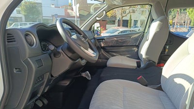 2025 Nissan Urvan 4p Amplia L4/2.5 Man 15/Pas P/Seg