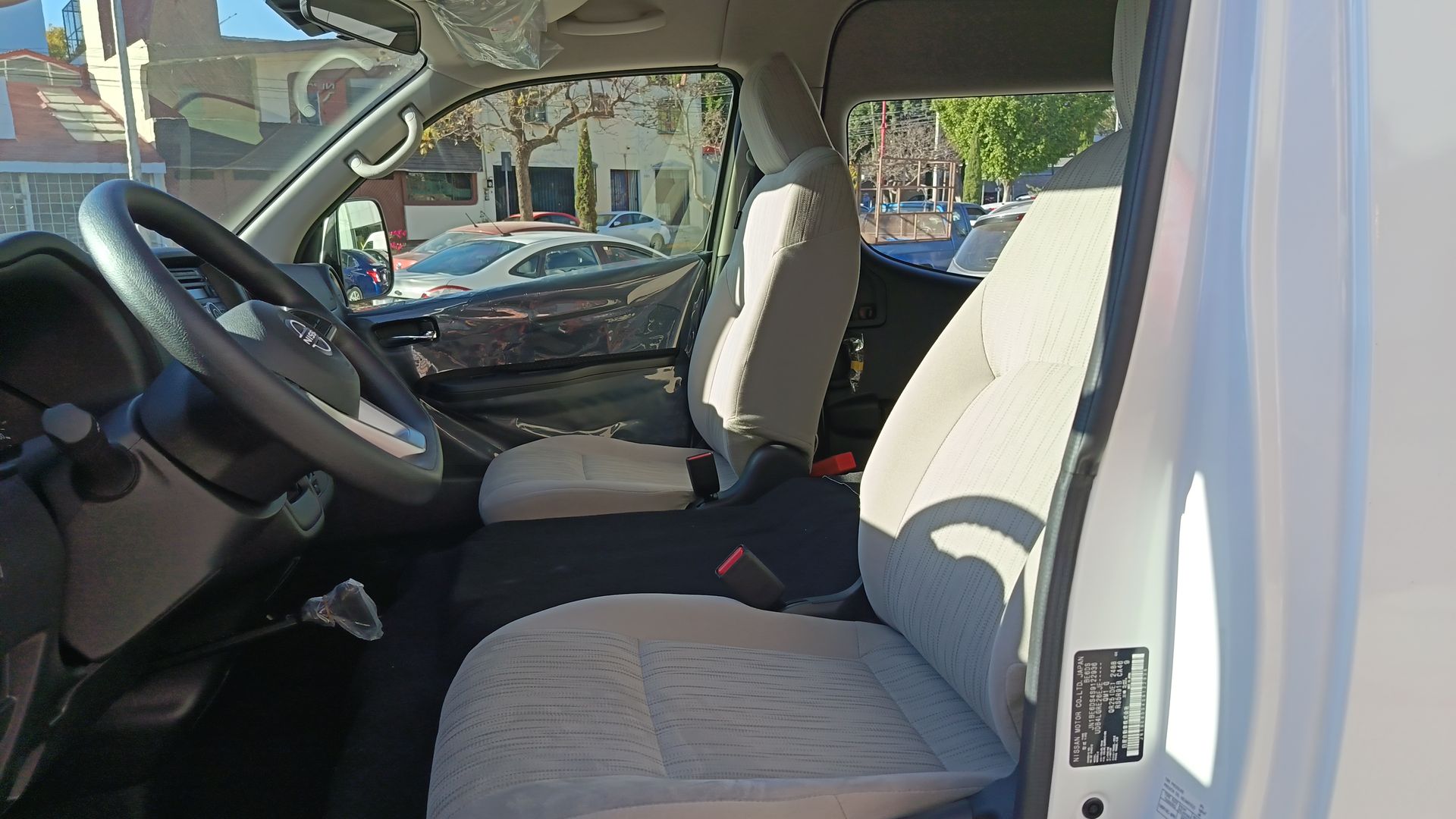 2025 Nissan Urvan 4p Amplia L4/2.5 Man 15/Pas P/Seg