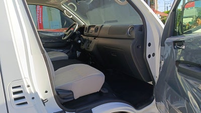 2025 Nissan Urvan 4p Amplia L4/2.5 Man 15/Pas P/Seg