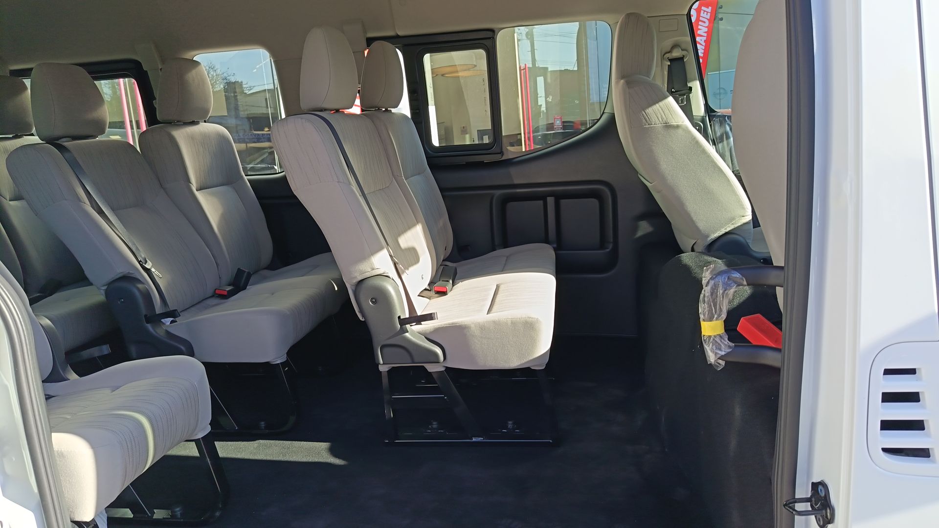 2025 Nissan Urvan 4p Amplia L4/2.5 Man 15/Pas P/Seg