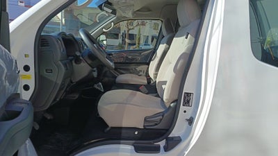 2025 Nissan Urvan 4p Amplia L4/2.5 Man 15/Pas P/Seg