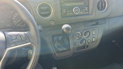 2025 Nissan Urvan 4p Amplia L4/2.5 Man 15/Pas P/Seg