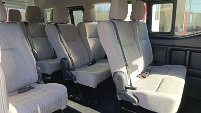 2025 Nissan Urvan 4p Amplia L4/2.5 Man 15/Pas P/Seg