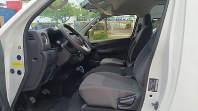2026 Nissan Urvan 4p Amplia L4/2.5 Man Ventanas
