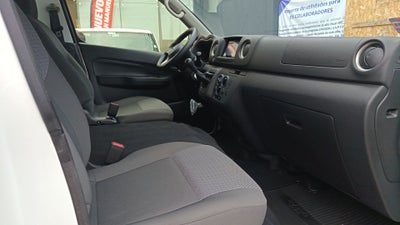 2026 Nissan Urvan 4p Amplia L4/2.5 Man Ventanas