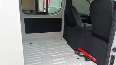 2026 Nissan Urvan 4p Amplia L4/2.5 Man Ventanas