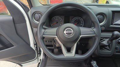 2026 Nissan Urvan 4p Amplia L4/2.5 Man Ventanas