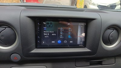 2026 Nissan Urvan 4p Amplia L4/2.5 Man Ventanas