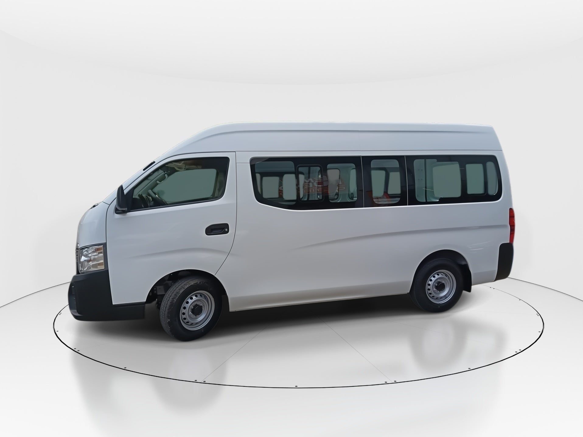 2026 Nissan Urvan 4p Amplia L4/2.5 Man Ventanas
