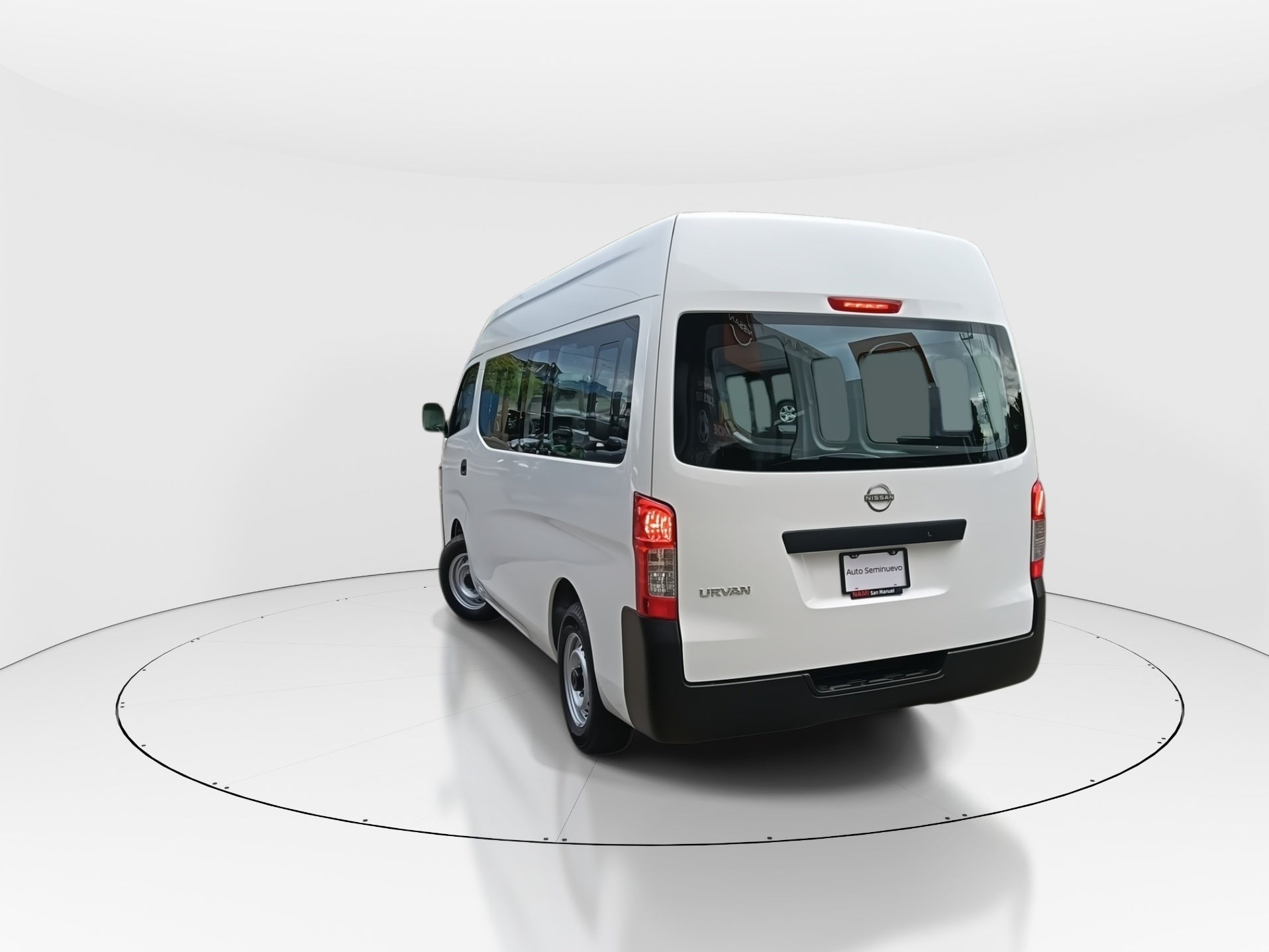 2026 Nissan Urvan 4p Amplia L4/2.5 Man Ventanas