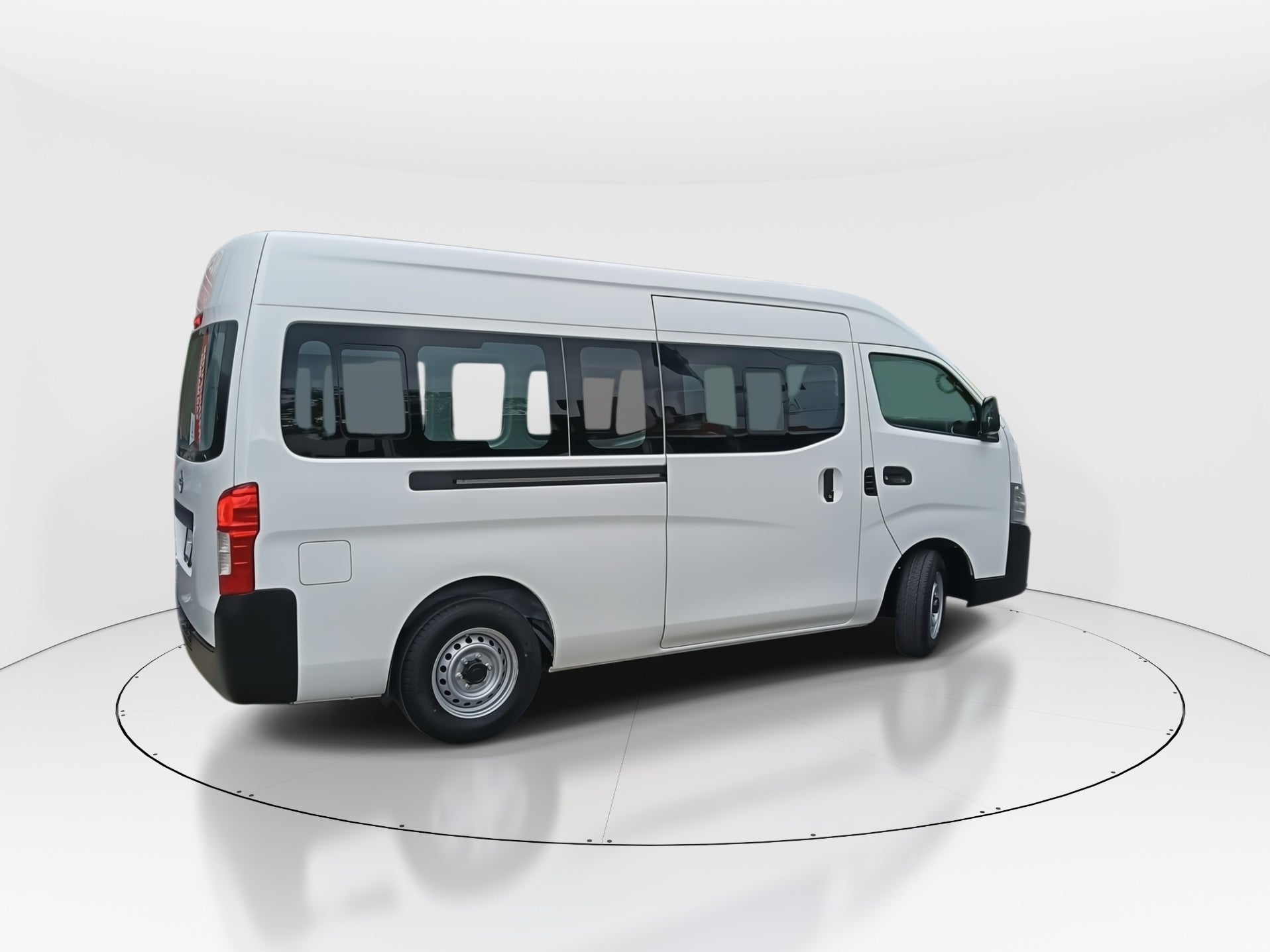 2026 Nissan Urvan 4p Amplia L4/2.5 Man Ventanas
