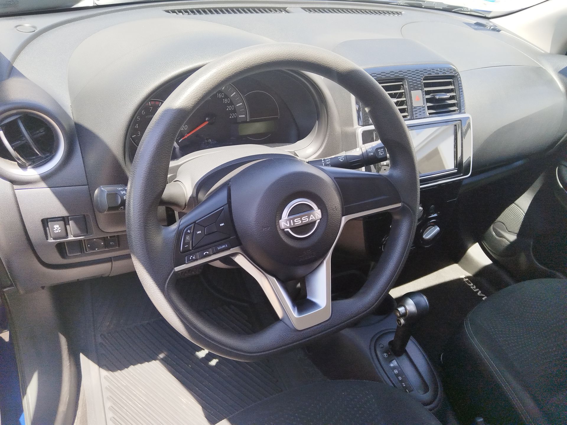 2022 Nissan March 5p Advance L4/1.6 Aut
