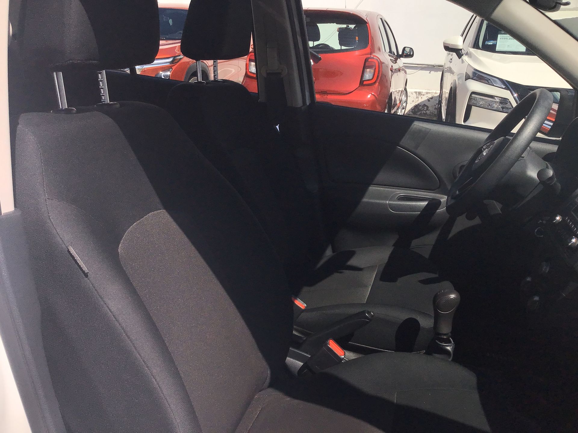 2025 Nissan March 5p Sense L4/1.6 Man
