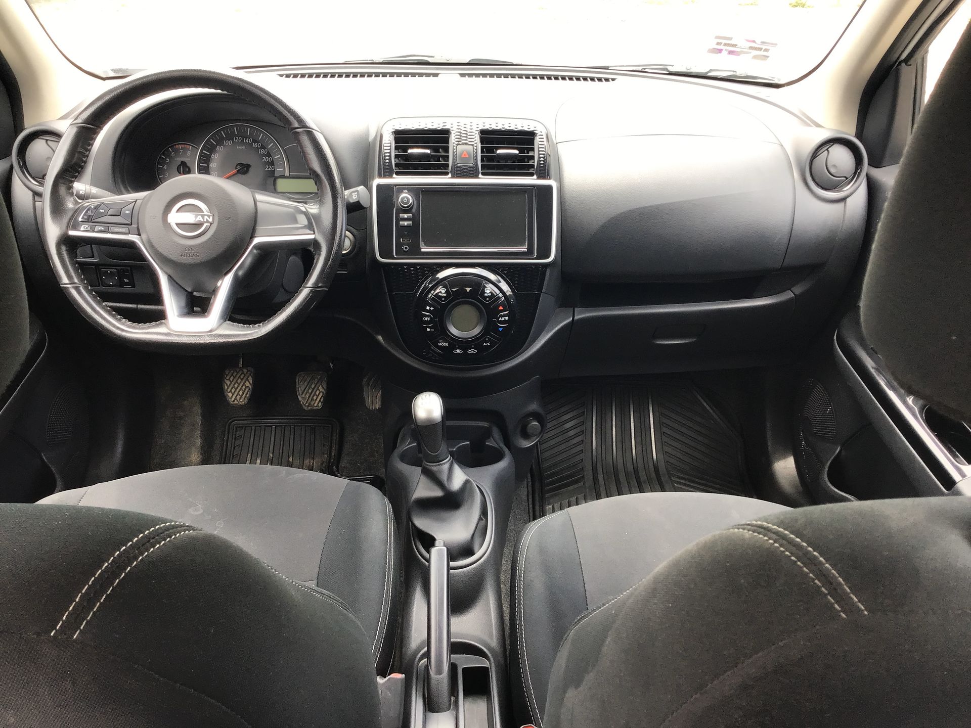 2024 Nissan March 5p Exclusive L4/1.6 Man