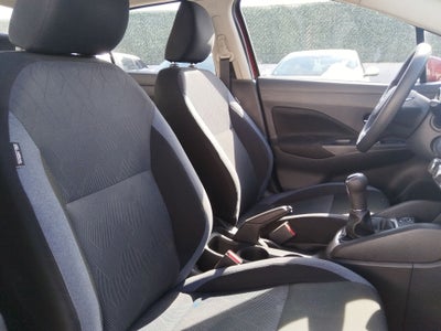 2024 Nissan Versa 4p Advance L4/1.6 Man