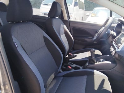 2025 Nissan Versa 4p Advance L4/1.6 Man