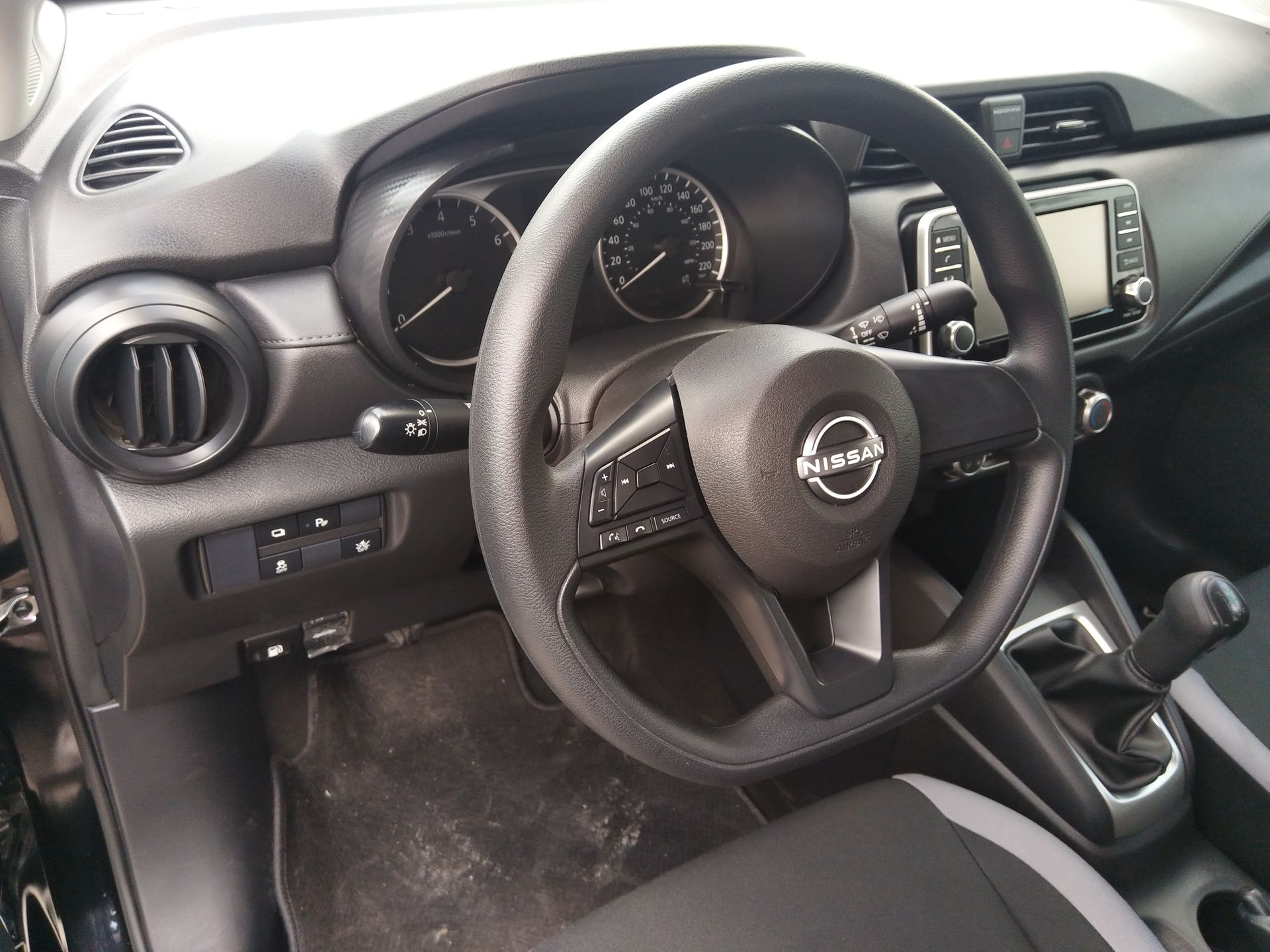 2025 Nissan Versa 4p Sense L4/1.6 Man