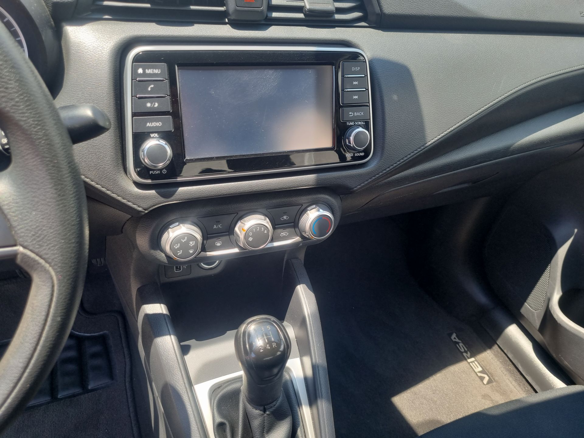 2023 Nissan Versa 4p Sense L4/1.6 Man