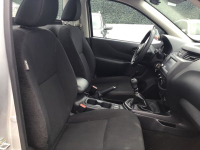 2026 Nissan Pick Up NP300 2p L4/2.5 Man A/A