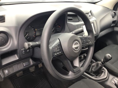2026 Nissan Pick Up NP300 2p L4/2.5 Man A/A
