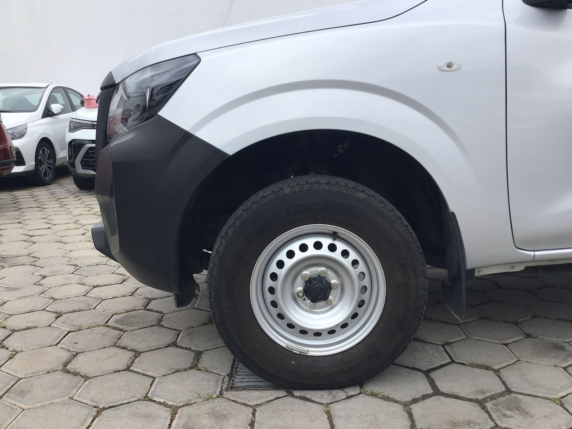 2026 Nissan Pick Up NP300 2p L4/2.5 Man A/A